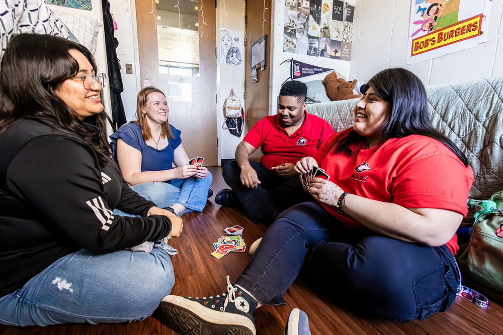 students playing Uno on a dorm room floor